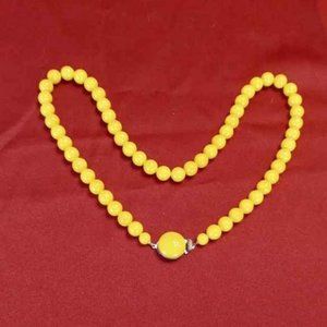 VTG 60'S RETRO CANARY YELLOW PLASTIC BEADS W/ROUND CLASP W/CABOCHON